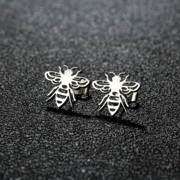 NEW Dainty Bumble Bee stud Earrings Silver color - Boutique - Picture 2 of 3